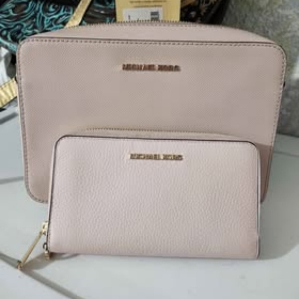 Kors Chain Bag/Wallet